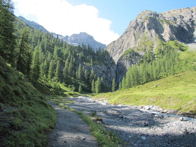 der Wasserfall sieht man schon von weitem