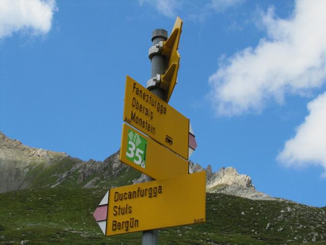 Wegweiser bei Punkt 2513 m.ü.M. wir lassen die Fanezfurgga rechts liegen und laufen weiter zur Ducanfurgga