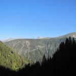 Blick rüber über das Landwassertal zum Valbellahorn