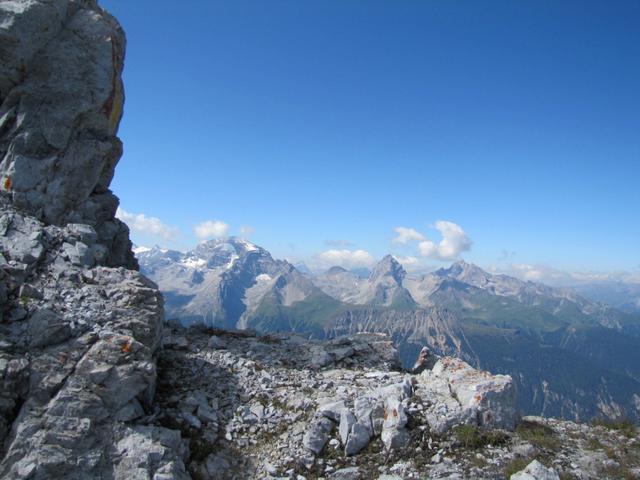 schön aufgereiht der Piz Ela, Corn da Tinizong und der Piz Mitgel