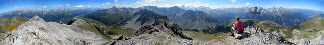 Breitbildfoto vom Büelenhorn aus gesehen, Richtung Monstein