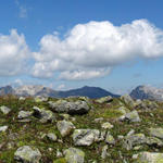 Breitbildfoto vom Fil da Stugl (Stulsergrat) auf die andere Seite des Landwassertal