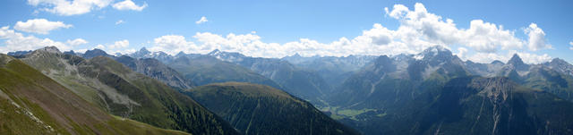 wunderschönes Breitbildfoto. Piz Kesch, Piz Blaisun, Piz Üertsch, Piz d'Err, Bergün und Piz Ela