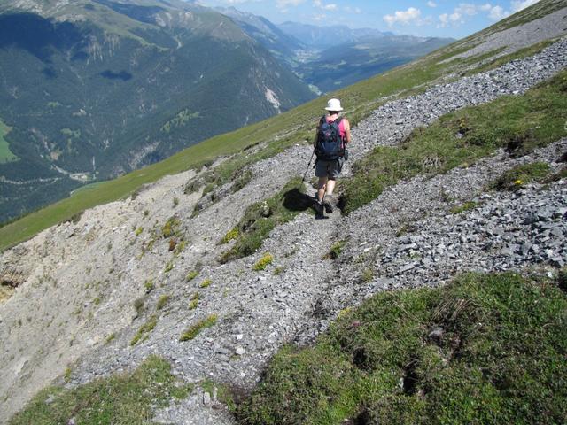 kurz vor Drosmäder geht der Bergweg steil runter, sehr steil!