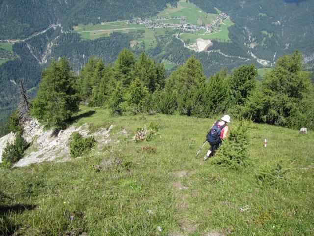 rechts am Breitrüfi vorbei, führt der Bergweg weiter sehr steil abwärts