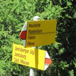 hier biegt der Bergweg rechts ab Richtung Jenisberger Alp und Laubeggen