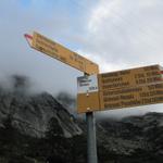 Wegweiser bei Chüenzentennlen 1596 m.ü.M. unser Ziel die Gelmerhütte