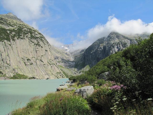 von hier aus, ist unser Ziel die Gelmerhütte schon sichtbar