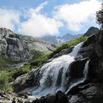 bei Tellti überquert man den Bach der vom Gelmergletscher gespeist wird