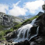 bei Tellti überquert man den Bach der vom Gelmergletscher gespeist wird