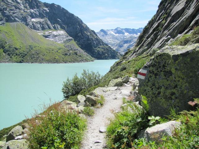 der Westuferweg ist sonniger und attraktiver als der Weg auf der Ostseite