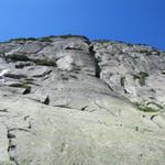 steile Granitwände kann man während dem Wandern bestaunen