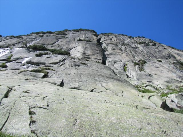 steile Granitwände kann man während dem Wandern bestaunen