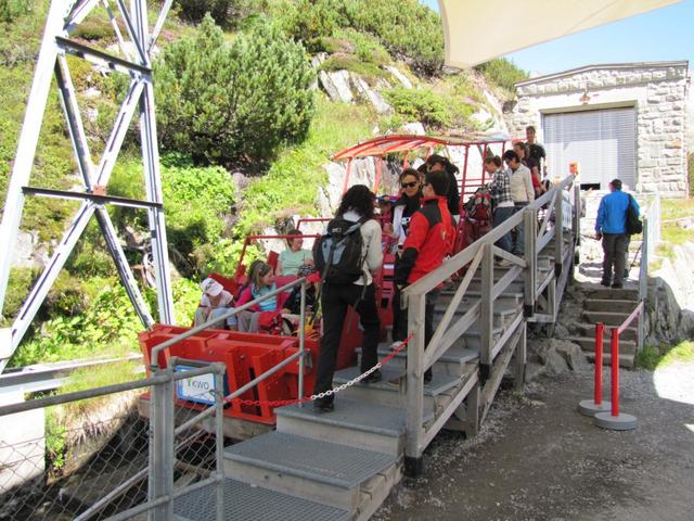 bei der Bergstation der Gelmerbahn heisst es nun einsteigen