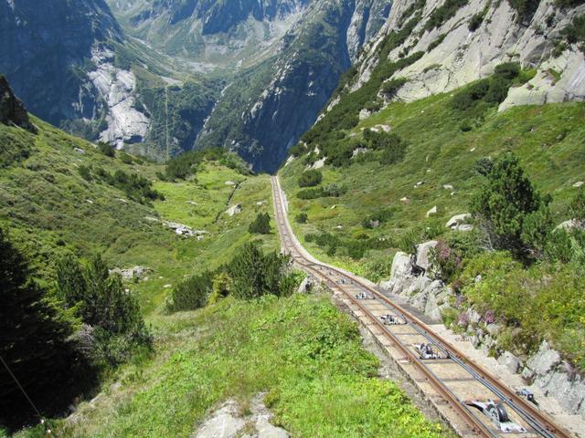 die Standseilbahn zum Gelmersee ist mit 106% die steilste ihrer Art im ganzen Alpenraum