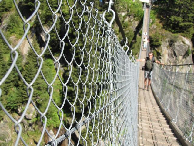 die Brücke ist gut gebaut und man kann sie ohne Angst überqueren