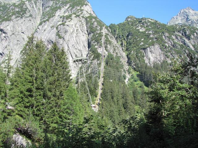 gut ersichtlich das Trasse der Gelmerbahn