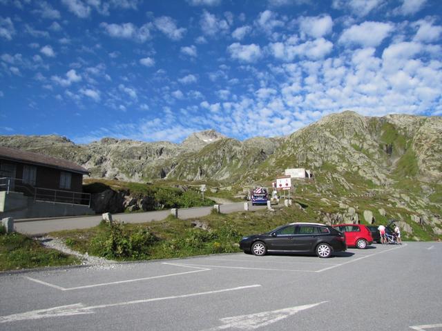 wir verlassen den Parkplatz auf dem Grimselpass und starten unsere Wanderung zum Sidelhorn