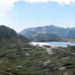 schönes Breitbildfoto mit Blick zum Grimselpass mit Totesee