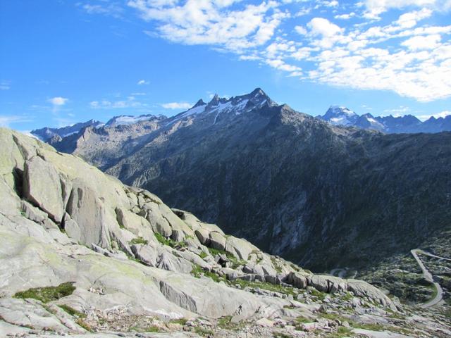 Blick zu den Gärstenhörner. Rechts davon der mächtige Galenstock