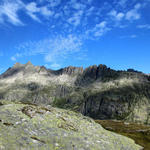 Breitbildfoto bei der Husegghütte mit Blick zum Lauteraarhorn links, und rechts zum Brandlammhorn