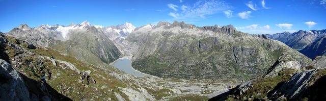 superschönes Breitbildfoto mit Blick zum Grimselstausee