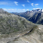 Breitbildfoto mit Blick ins Berner Oberland