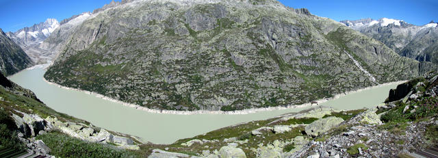 Breitbildfoto vom Grimselstausee