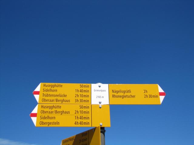 Wegweiser auf der Grimselpasshöhe 2165 m.ü.M.
