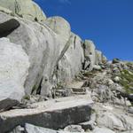 riesige Granitblöcke kann man während dem Wandern bestaunen