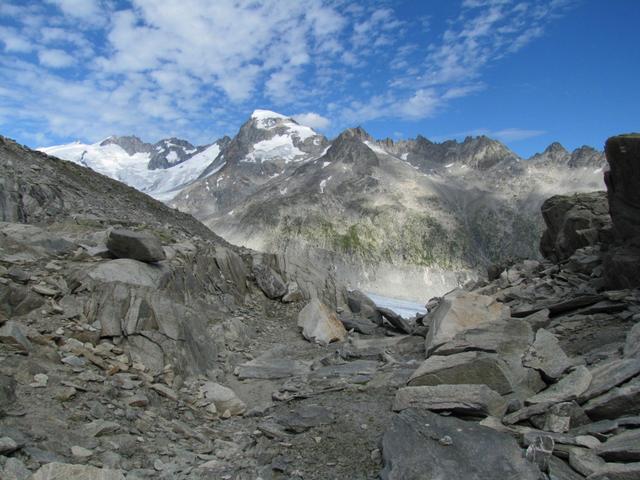 wir haben den Grätlisee verlassen und wandern weiter Richtung Rhonegletscher