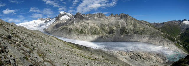Breitbildfoto vom Rhonegletscher. Wir haben nun die Quelle der Rhone erreicht