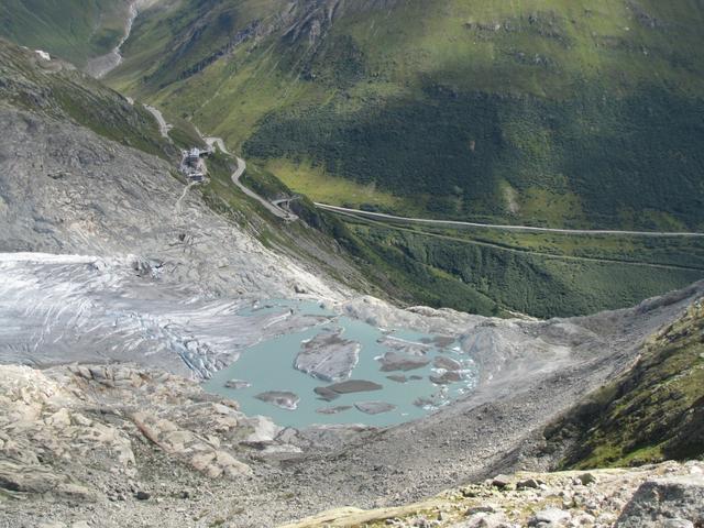 der Rhonegletscher schmilzt. Kaum zu glauben, vor 100 Jahren reichte der Gletscher noch bis zum Talboden