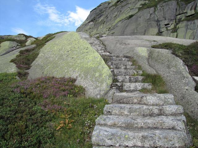 ein paar Treppen erleichtern den Aufstieg
