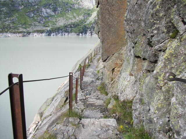 der Weg ist ausgesetzt...