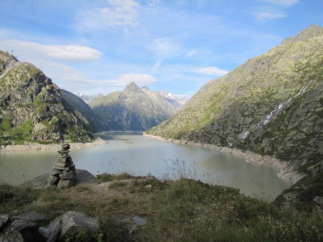 Blick zum Grimselstausee, rechts sieht man den Juchlibach