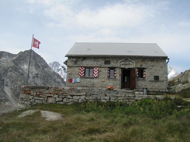 die Lauteraarhütte befindet sich auf 2392 m.ü.M.