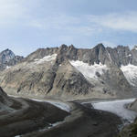 Breitbildfoto Finsteraarhorn links. Rechts Lauteraarhorn und zusammenfluss des Finster- und Lauteraarhorngletscher