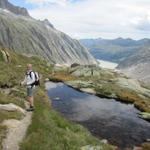 wir haben die Lauteraarhütte verlassen und laufen nun den gleichen Weg wieder zurück