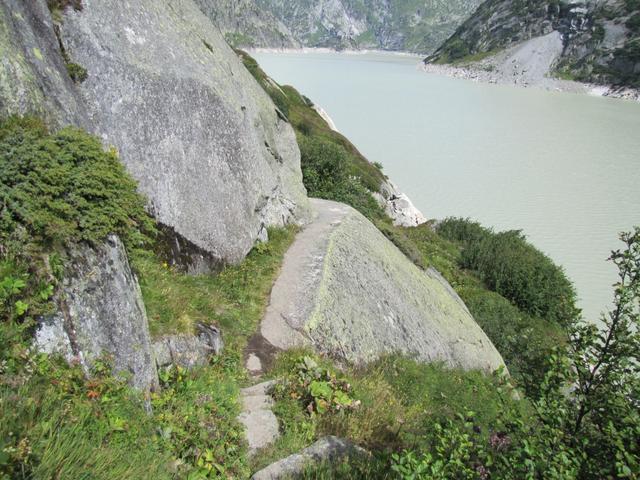 hat hier der Mensch Hand angelegt oder war es die Laune der Natur, der diesen schmalen Weg hervorbrachte