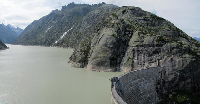 Blick zurück über den Grimselstausee. Es war eine schöne aber auch lange Wanderung