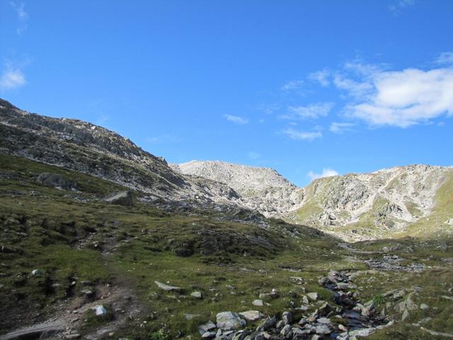 wir befinden uns nun im kleinen Hochtal von Hinnerdistel