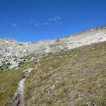 der Weg führt zum Übergang beim Distelgrat bei Punkt 2660 m.ü.M.