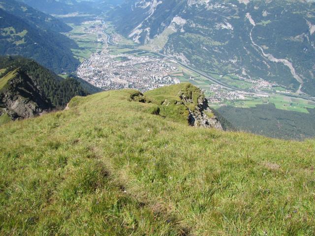 erst dort vorne, bei der kleinen Felsnase, wird die Aussicht erst sensationell