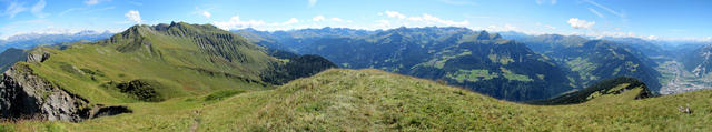 schones Breitbildfoto vom Montalin aus gesehen, mit Blick ins Schanfigg