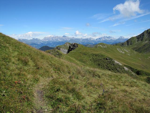 wir haben den Montalin verlassen und wandern nun alles am Grat entlang Richtung Gromser Chopf