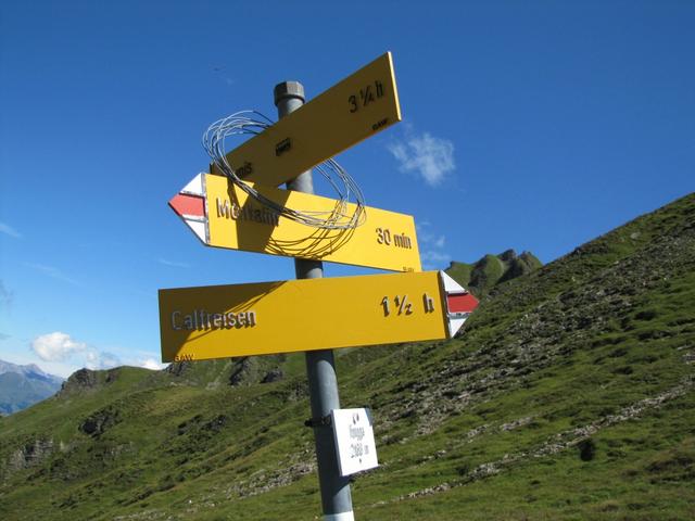 Wegweiser bei Punkt 2166 m.ü.M.