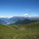 Blick vom Punkt 2166 m.ü.M. Richtung Rheintal, Bündner Herrschaft und Rätikon