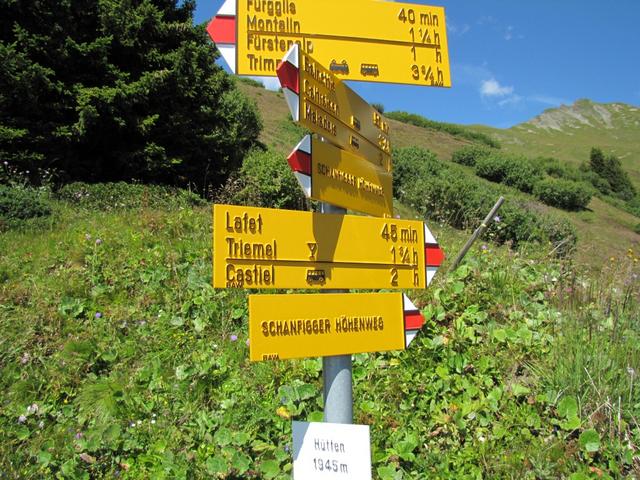 Wegweiser bei Hütten 1945 m.ü.M.