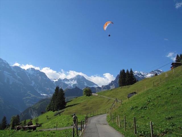 mit Blick zum Breithorn und Grosshorn, verlassen wir Mürren